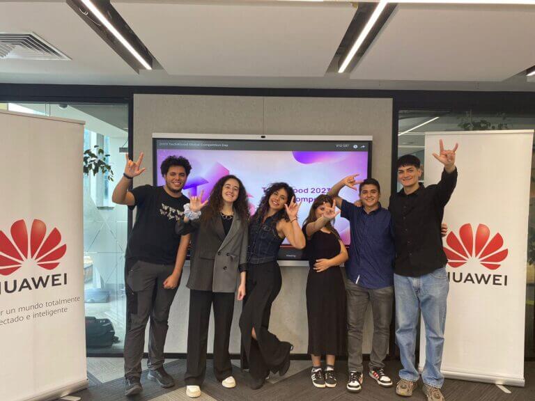 Estudiantes chilenos destacan en competencia Tech de Huawei